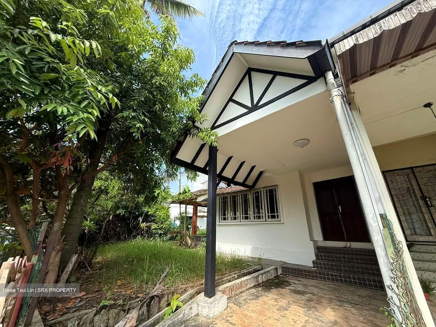 Sixth Avenue (D10), Terrace #583808561